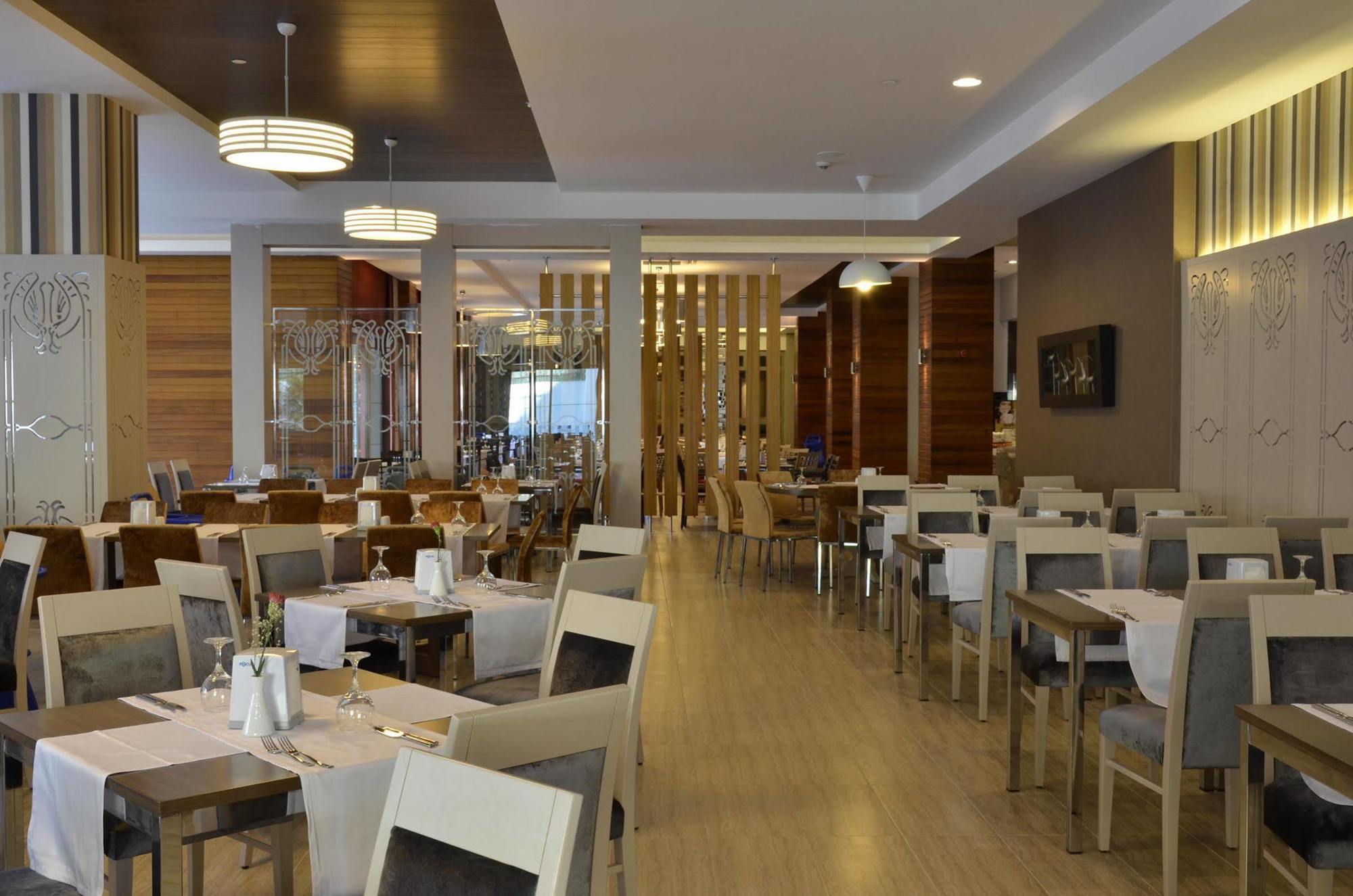 Port Side Resort Hotel Экстерьер фото