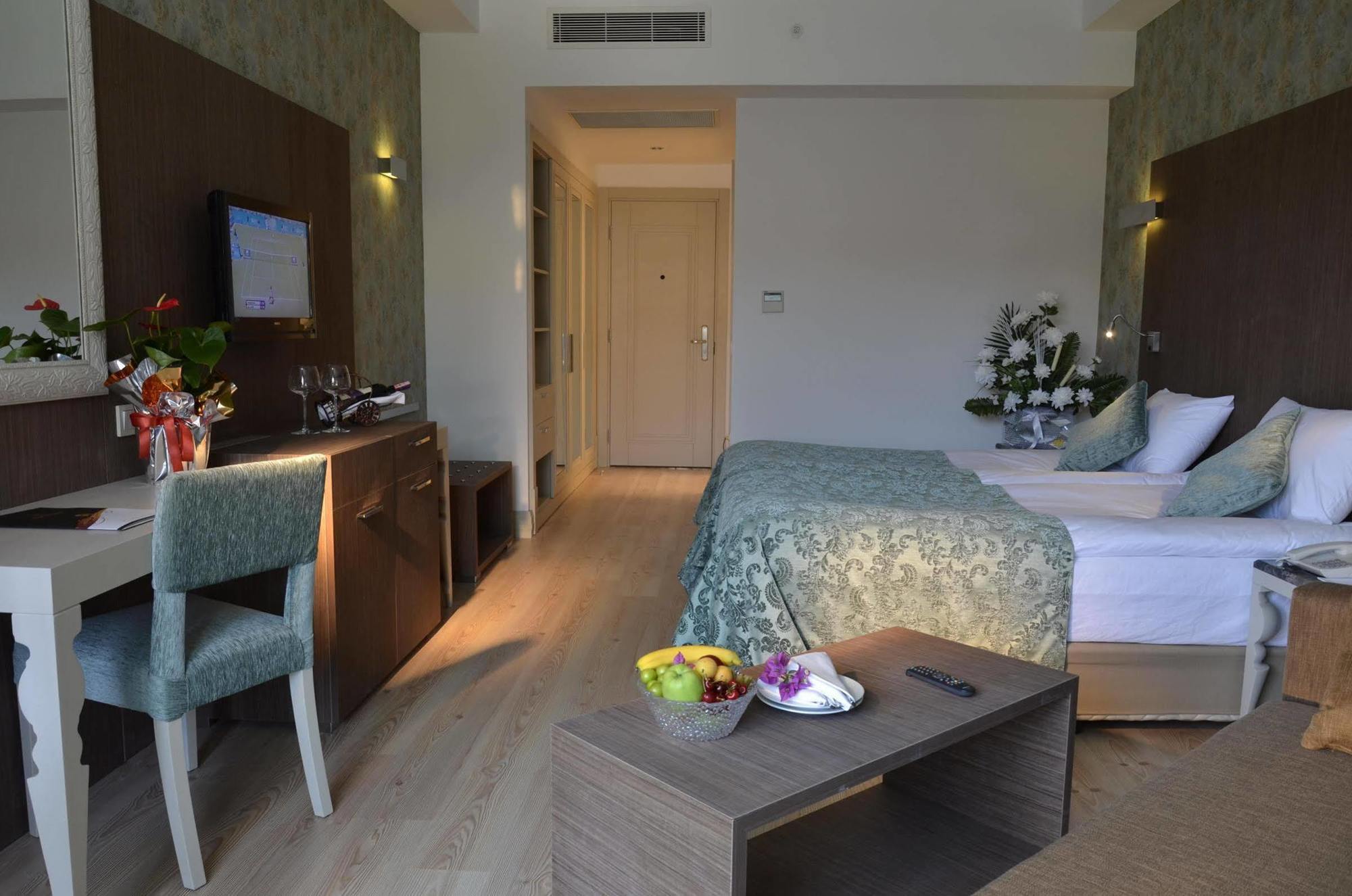 Port Side Resort Hotel Экстерьер фото