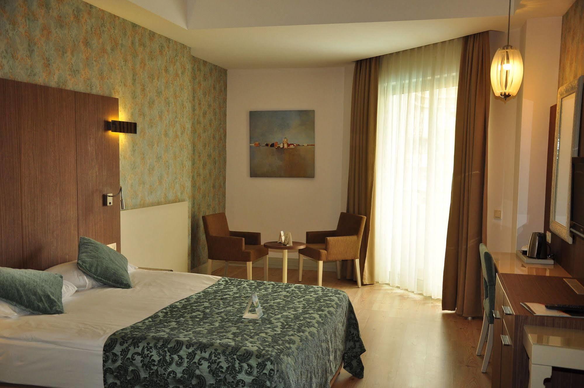 Port Side Resort Hotel Экстерьер фото