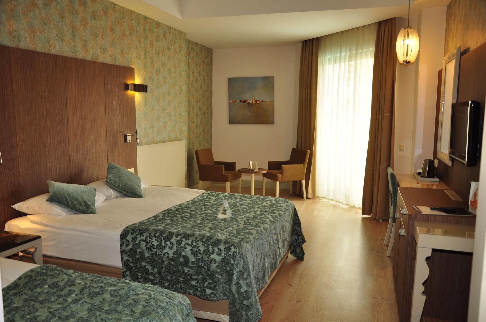 Port Side Resort Hotel Экстерьер фото